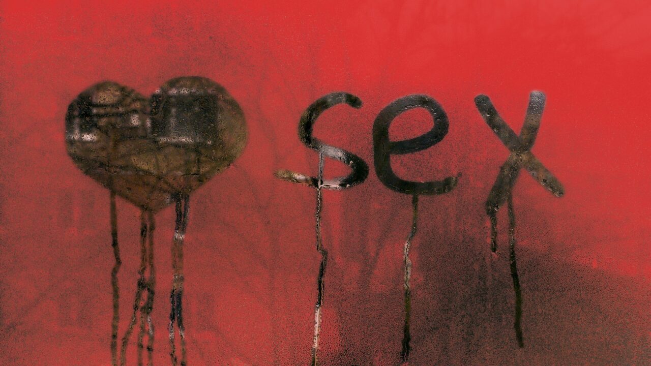 En rude med dug på hvor der står sex