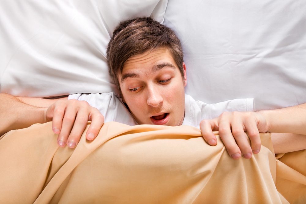 Ung mand vågner og opdager, han har fået udløsning om natten