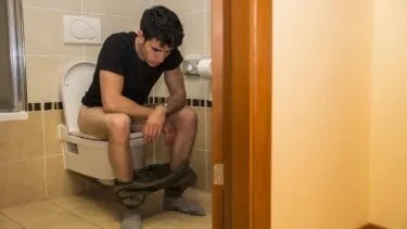 Mand på toilet