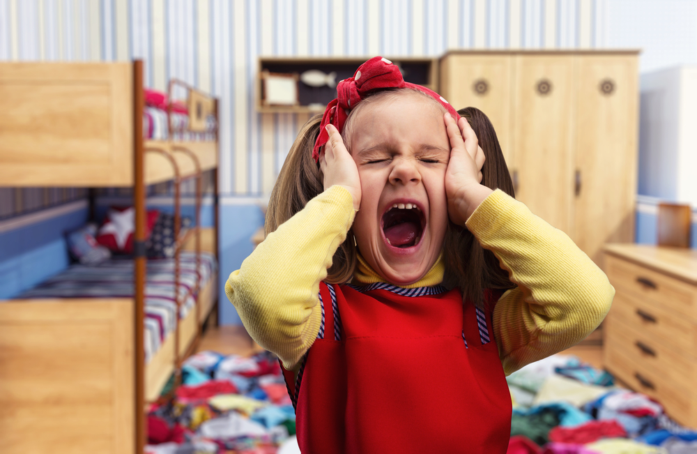 Skrigende lille pige med ADHD
