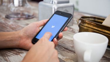 twitter facebook sociale medier påvirke os