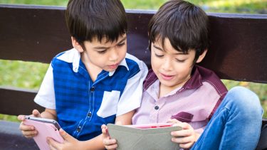 boern_med_ipad_odder_skole_krop_stemning_leg_legerum_verdener