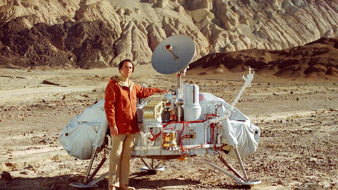 carl_sagan_ved_siden_af_viking_middelmaadige_forskere_i_medierne_sagan_effekt