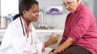 doktor_laege_revolution_insproejtning_mod_knogleskoerhed_knogleskade_osteporose