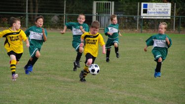 fodbold_boern_leg_diskurs_fodboldspiller_uniformer