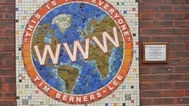 tim_berners_lee_mosaik_world_wide_web_fylder_25_internettet_historie_