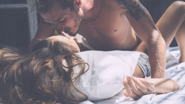 Mand kvinde sex samleje nøgne tatovering