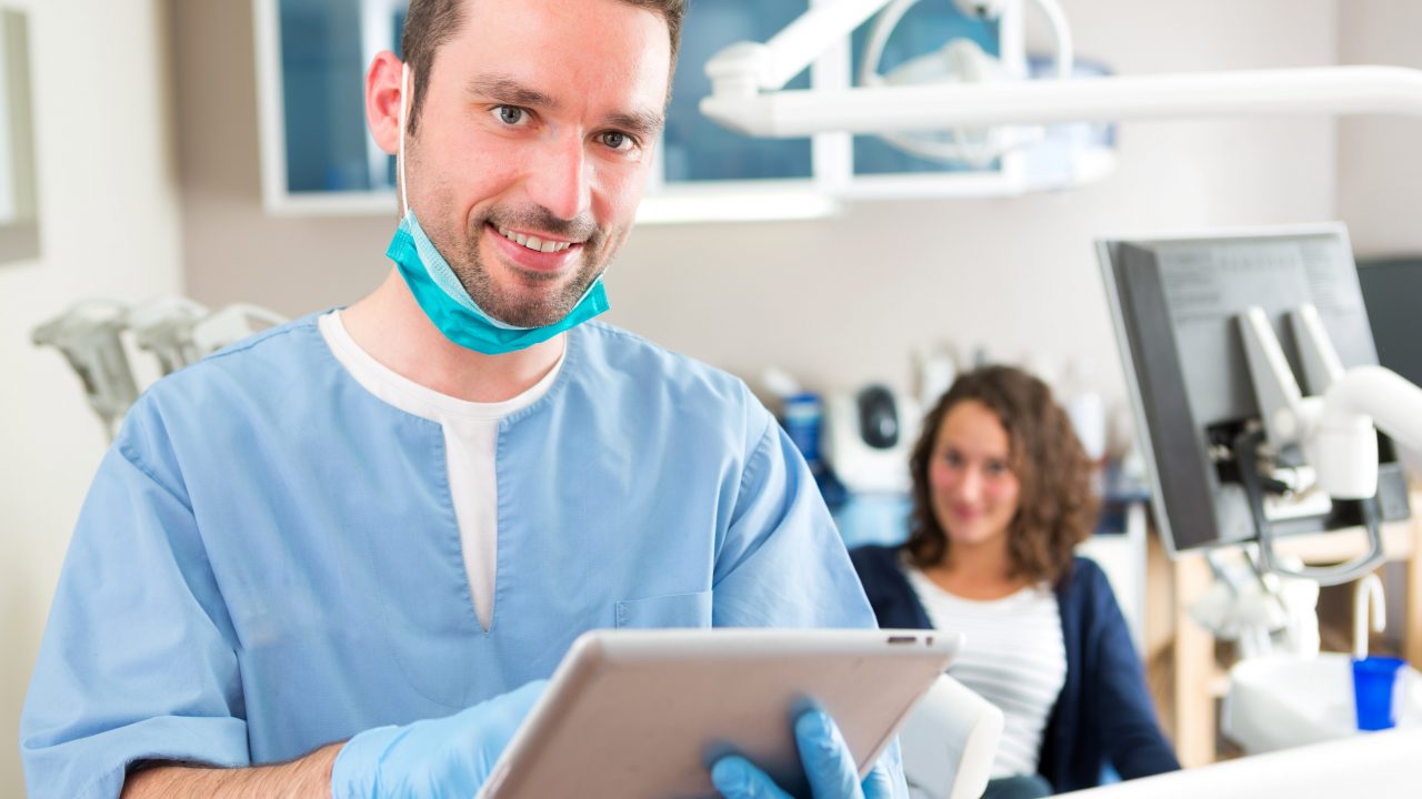 tablet_ipad_elektronisk_patientjournal_epj_laege_medicin_sygdom