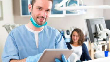 tablet_ipad_elektronisk_patientjournal_epj_laege_medicin_sygdom