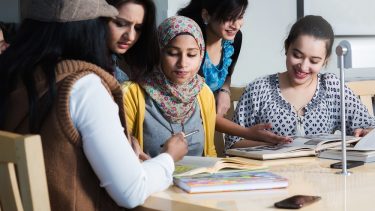 indvandrere, læge, undervisning, sprogskole, fejlhenvendelser, forsøg, KU