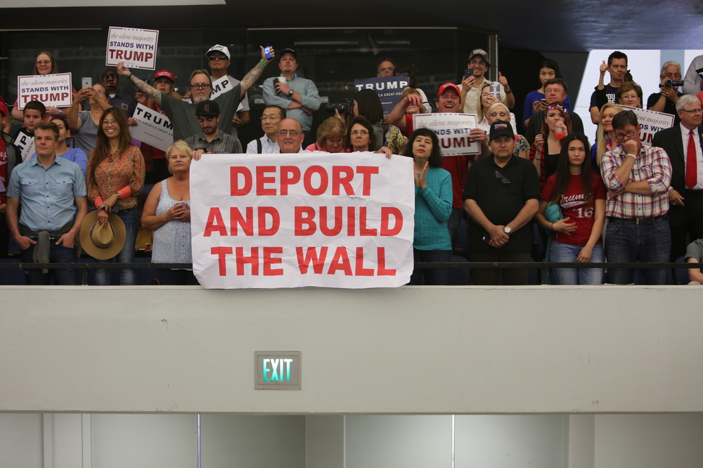 Donald Trump immigration Mexico grænse mur bolværk nationsopbygning statsborgerskab grænsepassanter politik USA amerikanere fordomme kinesere lovgivning identitet tilhørsforhold forskellighed mangfoldighed historie retorik splittelse