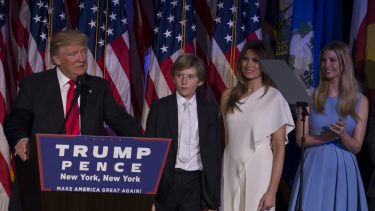 Donald Trump realityshow manipulation amerikanske drøm programvært fjernsynsunderholdning Twitter struktureret reality-tv medier presse