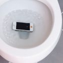 mobil i toilettet drinks kaffe i computeren redde elektronik