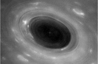 Rumsonde NASA Cassini Saturn nærbillede af ringe atmosfære mission forskning rumprogram
