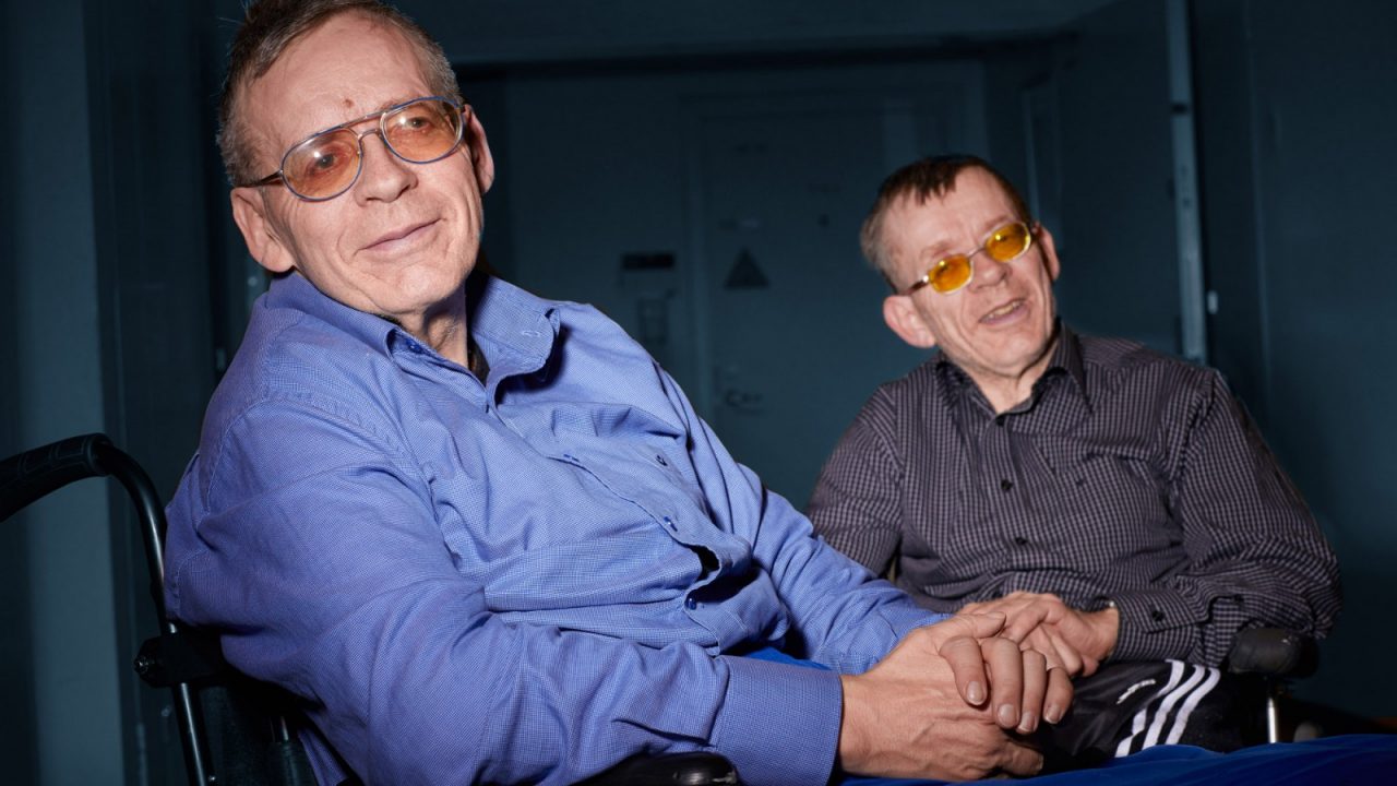 Tvillinger brødre enæggede genmutation genetik neurologi molekylærmedicin strukturbiologi stivhed hukommelse behandling CRISPR hjerne mysterie synssvækkelse evolution egenskaber symptomer nerveceller Oslo Universitets Sygehus