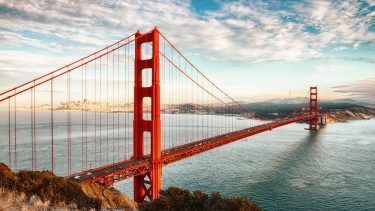 Golden Gate Bridge bro hængebro skråstagsbro brodæk brotårn jordskælv vind turbulens havbund San Francisco-bugten Marin County Californien Joseph Strauss ingeniørvidenskab ingeniør kompositmaterialer vedligeholdelse stål kabler FRP Fiber Reinforced Polyme