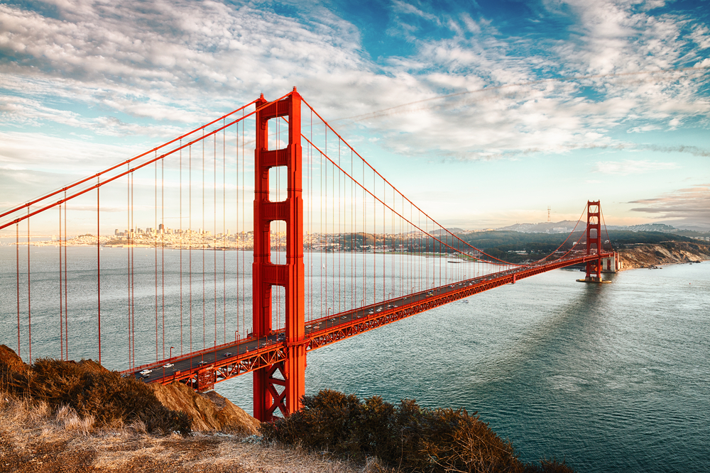 Golden Gate Bridge bro hængebro skråstagsbro brodæk brotårn jordskælv vind turbulens havbund San Francisco-bugten Marin County Californien Joseph Strauss ingeniørvidenskab ingeniør kompositmaterialer vedligeholdelse stål kabler FRP Fiber Reinforced Polyme