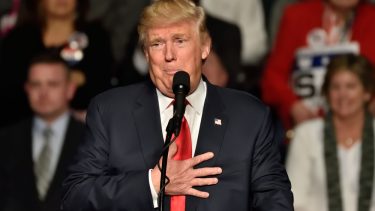Hvad skal der til for at vælte en præsident trump rigssretssag rusland finanser