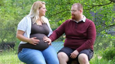 Overvægt kan både skyldes din livsstil og dine gener. Men hvis din mor var tyk, da hun var gravid med dig, kan en betændelsestilstand i hendes fedtvæv måske også have 'smittet' dig med en øget tendens til fedme. (Foto: Shutterstock)