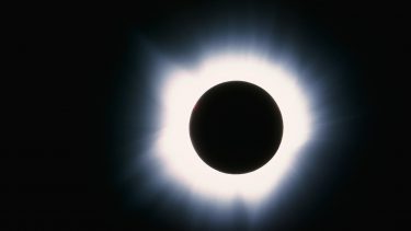 total solformørkelse sol korona atmosfære lys rummet