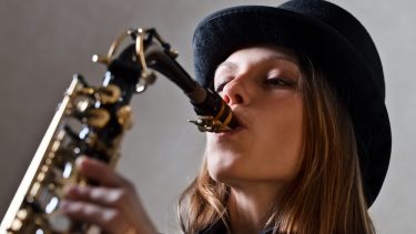 jazz kvinder feminin maskulin musik musikere kønsfordeling forudindtagethed kønsroller instrumentalister komponister stereotyper  ‘cutting contests’ ‘trading fours’ musikfakulteter kønskvote udvælgelsesproces