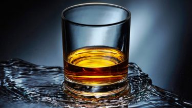 Whisky i glas vand forskning videnskab alkohol