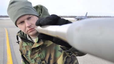 jetjager pilot rør fart penge kroner koster