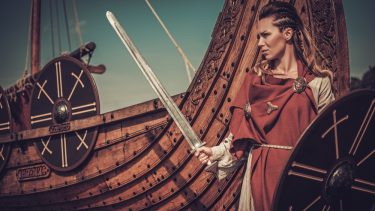 kvindelig kriger vikingetiden kvinde viking krigsofficer