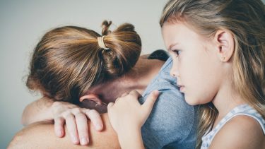 børn psykisk syge forældre indsats hjælp børne- og ungdomspsykiatri