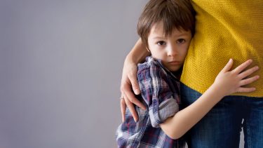 trist barn angst forældre