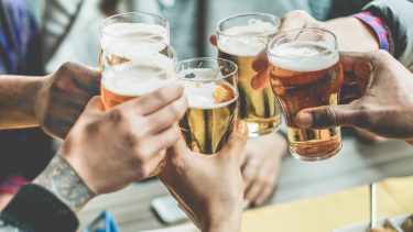 øl beer skål drik ølforbrug skænk carlsberg opfindelser
