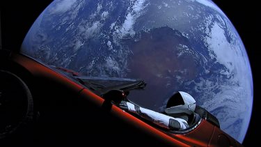 SpaceX Elon Musk Tesla sportsvogn rød bil rummet solsystemet kredsløb om Solen