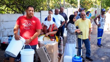 Cape Town Day Zero Dag Nul vand krise rationering vanding drikkevand afsaltning teknik akvifer vandførende lag spildevand recirkulere Taffelbjerget Sydafrika afsaltning havvand kystby flod dæmning ressourcer dræning omvendt osmose konsekvenser landbrug