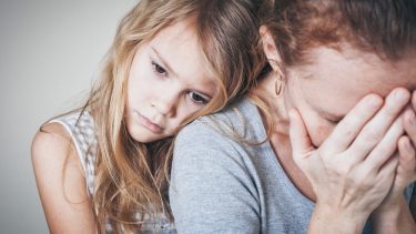 depression forældre børn mor far rollemodel opdragelse magte familie netværk venner hjælp støtte psykologi forældreskab