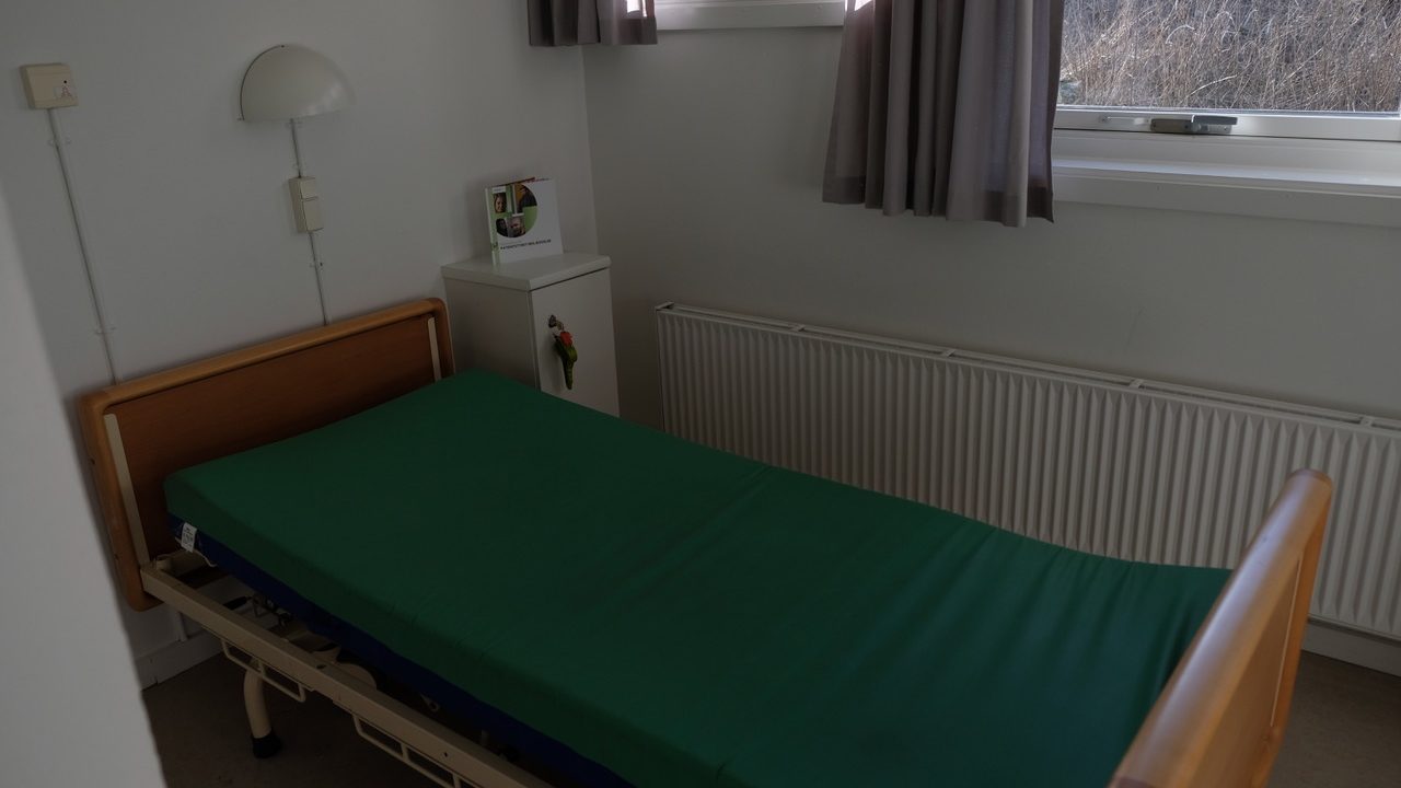 tom seng psykiatri selvindlæggelser