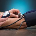 blodtryk hævelser mund svælg medicin livstruende allergisk reaktion bivirkninger sjælden personaliseret genetik mutation patienter recept ordinere fingeraftryk diabetes nyresygdomme hypertension indlæggelse antihistamin allergi respirator behandling