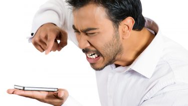 batteri mobil computer pc mac levetid elektronik skal man lade mobilen første hang lang tid