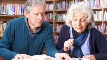 sprog lingvistik sprogvidenskab elever alder ti-årsalderen grammatiske fluency flydende kommunikere accent fejl fremmedsprog andetsprog fejltolkning færdigheder evne