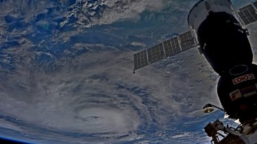 Harvey orkan cyklon tyfon Texas klimaforandringer nedbør ekstreme vejrhændelser stormflod kystværn dæmninger hedebølge klimamodel klimamodellering kystmur befolkningstilvækst asfaltering lavtryk effekt ødelæggelser