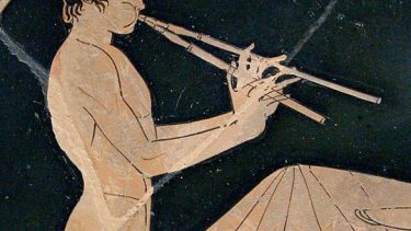Musik Grækenland oldtidsmusik græsk Homer Sappho diaulos dobbeltfløjte lyre notation fragmenter rekonstruktion musikere tonehøjde klangfarve tuning versemål poesi melodi harmoni Euripides krigstragedie ‘Orestes’ kor kvarttone heltone halvtone europæisk