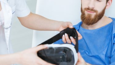 virtual augmented reality patient amputeret hospital forskning