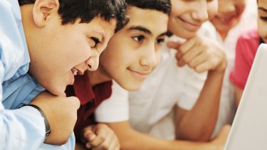 minoritetsdanske_drenge_foeler_sig_forskelsbehandlet_i_skolen