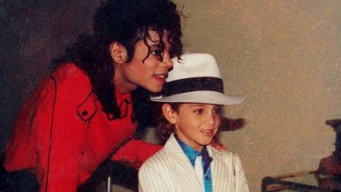 Michael Jackson Leaving Neverland misbrug pædofili overgreb traume senfølger krænkelser krænker grooming forældre vidnesbyrd idol fans erkendelse voksen perspektiv børn tillid tillidsbrud afsløring konsekvenser overlevere