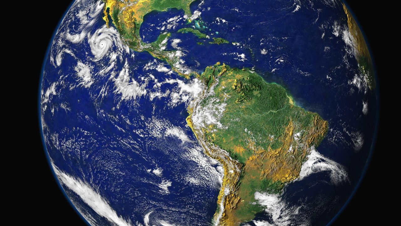 BIg History oprindelseshistorie menneskeheden fremtiden planet koden kolon livet stjerner grundstoffer alting sammenhæng emergens viden oplysningstiden videnskabsbaseret discipliner inddeling religioner Big Bang atmosfære oceaner historie erfaringer sprog