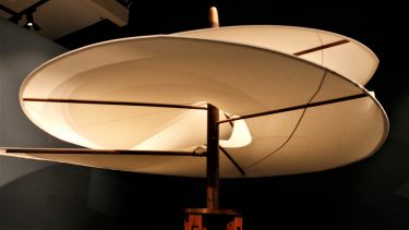 Leonardo Da Vinci var en ekstremt aktiv mand, og blandt hans værker var blandt andet en skitse, til noget der minder om en helikopter. 