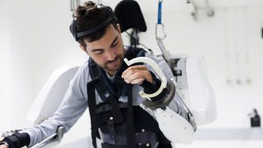lam_skelet_exoskelet_robot_teknologi