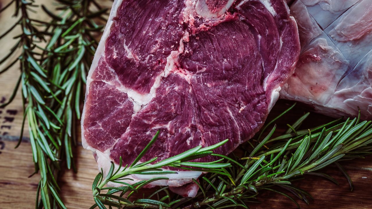 nyt studie om rødt kød ikke udgør sundhedsrisiko møder store protester