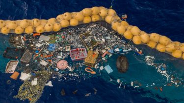 kæmpe havstøvsuger fjerner plastik fra havene for første gang