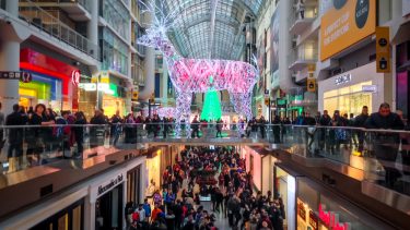 Black Friday Cyber Monday shoppe indkøbscentre forbruger forbrugeradfærd psykologi feltteori målteori stress røverkøb tilbud forskelle kædebutikker opgave-orienteret social shopper mylder