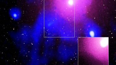 sort hul universet eksplosion intergalaksisk gas galaksehob astronomi